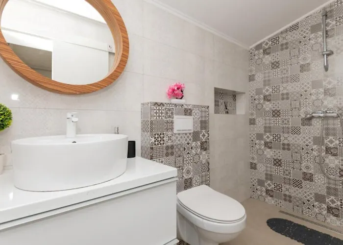 Korana With Pool & Jacuzzi Villa *