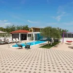 Korana With Pool & Jacuzzi *