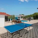 Korana With Pool & Jacuzzi Villa *