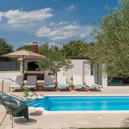 ヴィラ Villa Korana With Heated Pool & Jacuzzi Kamenmost