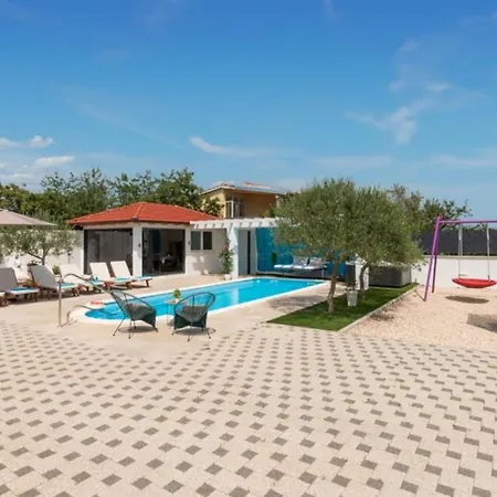 Villa Korana With Heated Pool & Jacuzzi *