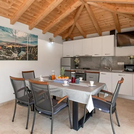 Korana With Pool & Jacuzzi Villa