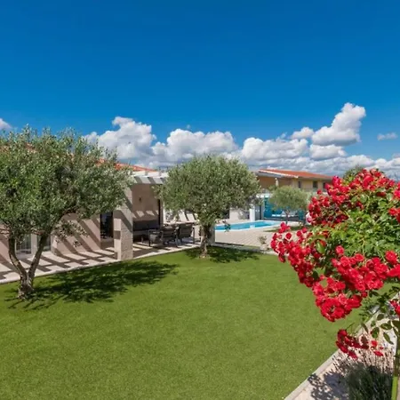 Villa Korana With Heated Pool & Jacuzzi ヴィラ Kamenmost